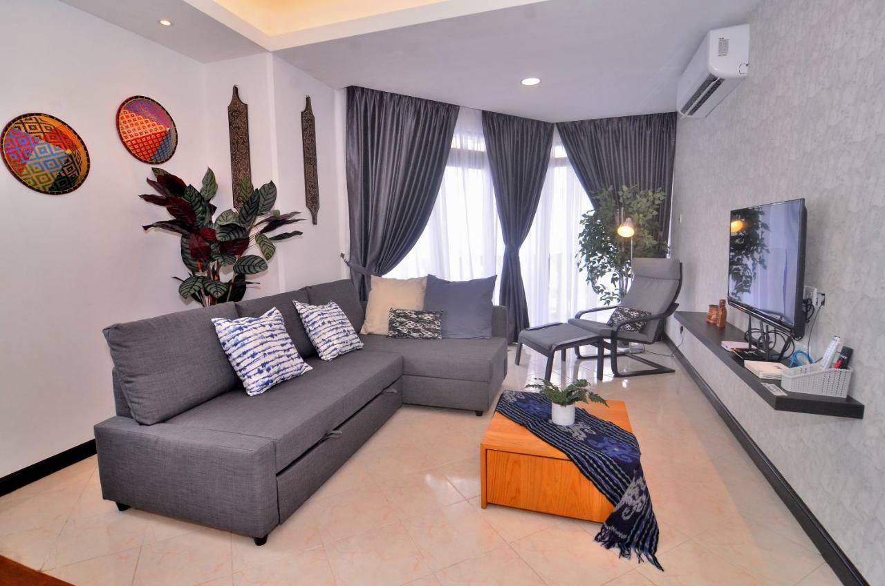 New Riverbank Suites - Waterfront Kuching City Eksteriør billede